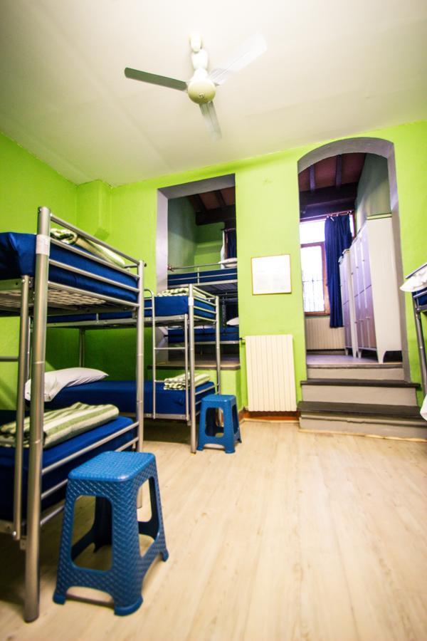 Posto Letto in Dormitorio Misto con 10 Letti